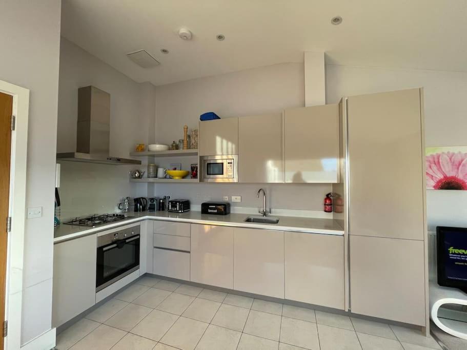 Reed Warbler - Hm111 - Lower Mill Estate Penthouse Apartment With Spa Access Somerford Keynes Εξωτερικό φωτογραφία