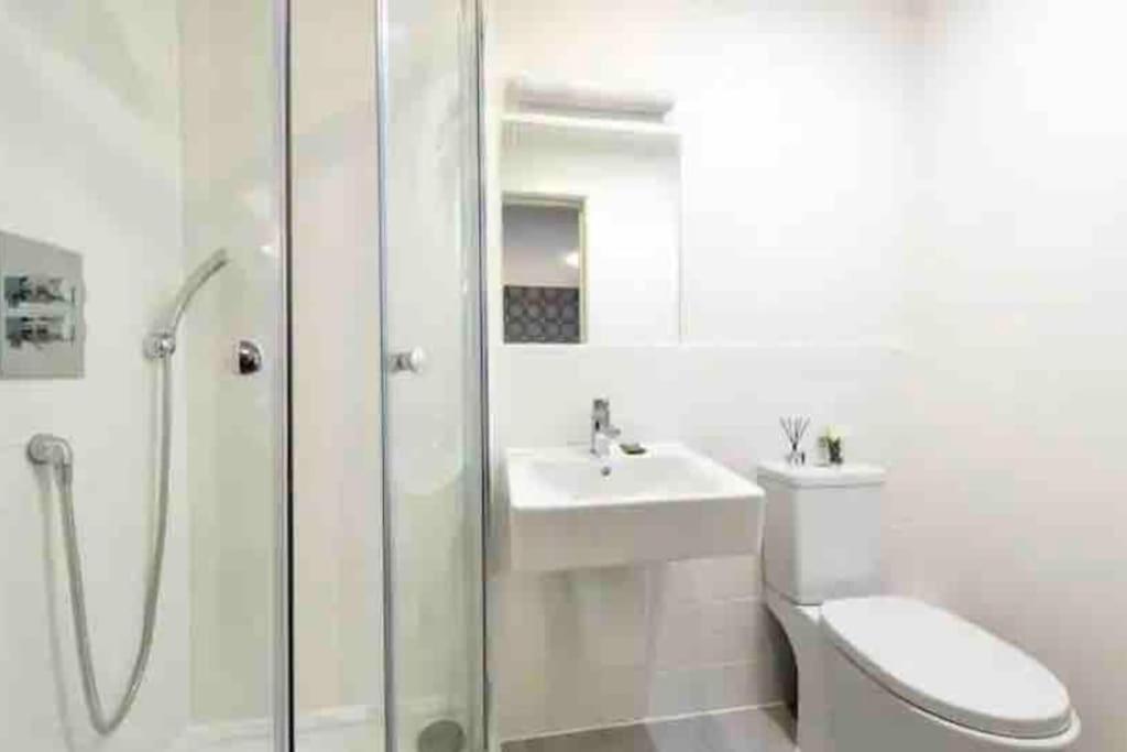 Reed Warbler - Hm111 - Lower Mill Estate Penthouse Apartment With Spa Access Somerford Keynes Εξωτερικό φωτογραφία